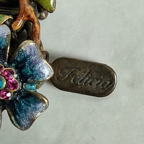 Felicia Vintage-look Crystal Embellished Metal Flowers Stretch Bracelet Watch - Picture 10 of 10